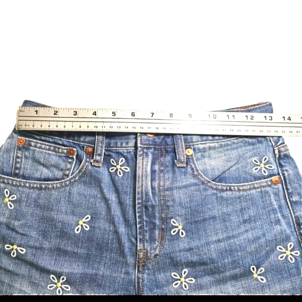 Madewell Women's Blue Denim Jean Floral Embroidered Cut Off Shorts Size 26 - Picture 5 of 11